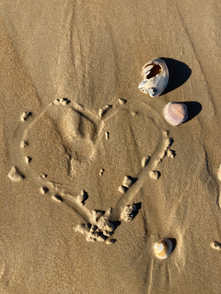 Corazón en la arena
